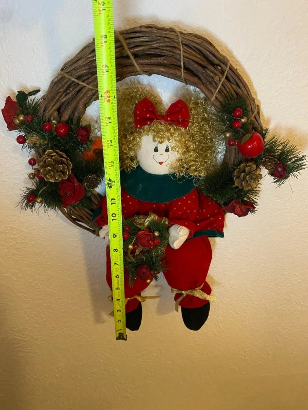 Vtg 90s Christmas Grapevine Wreath Fabric Rag Doll Curly Hair Pinecones 19